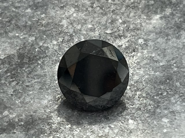 Diamant - 6.10 carat zwarte (enhanced) natuurlijke diamant - afbeelding 1 van  5