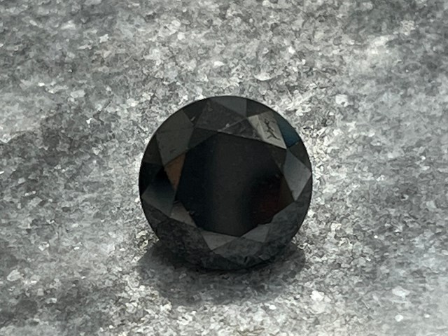 Diamant - 6.10 carat zwarte natuurlijke diamant - afbeelding 1 van  5