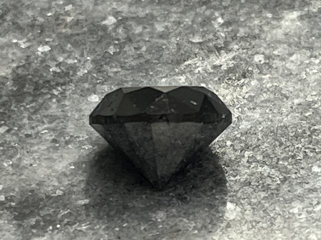 Diamant - 6.10 carat zwarte natuurlijke diamant - afbeelding 3 van  3