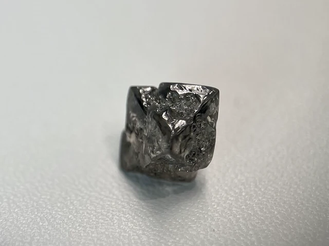 Diamant - 6.21 carat carat natuurlijke ruwe diamant - oktaeder vorm - afbeelding 2 van  5