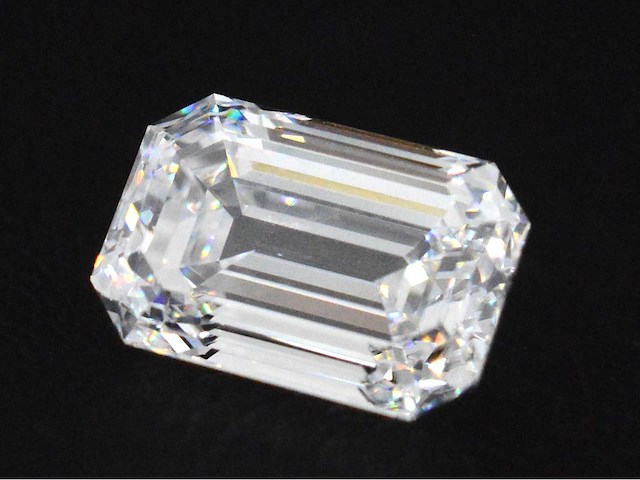 Diamant - circa 4.00 carat emerald geslepen diamant (gecertificeerd) - afbeelding 1 van  3