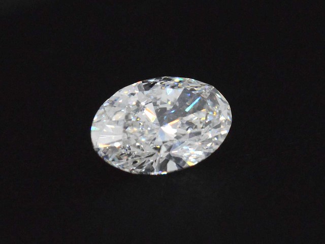 Diamant - circa 4.00 carat ovaal geslepen diamant (gecertificeerd) - afbeelding 2 van  3