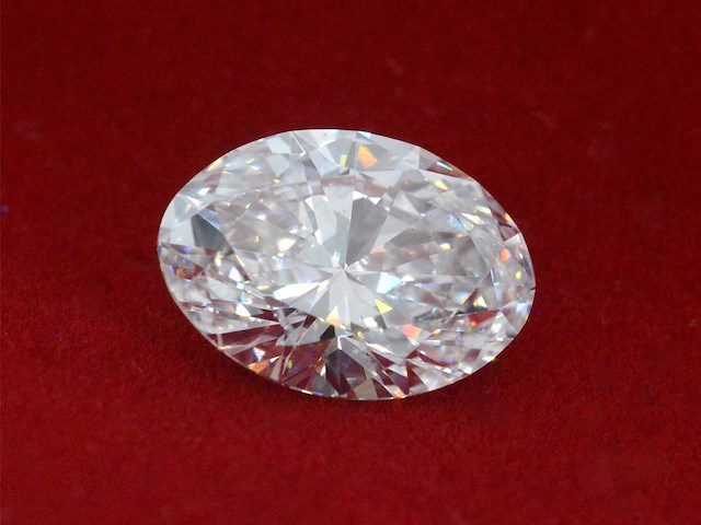 Diamant - circa 5.00 carat ovaal geslepen diamant (gecertificeerd) - afbeelding 1 van  4