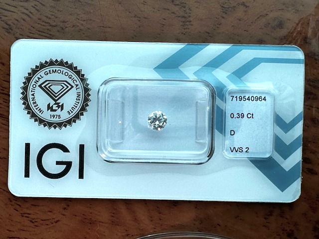 Diamant 0.39 carat starcut briljant geslepen diamant gecertificeerd - afbeelding 1 van  4
