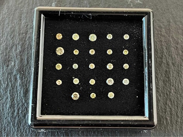 Diamant 0.73 carat natuurlijke briljant geslepen diamant - afbeelding 1 van  3