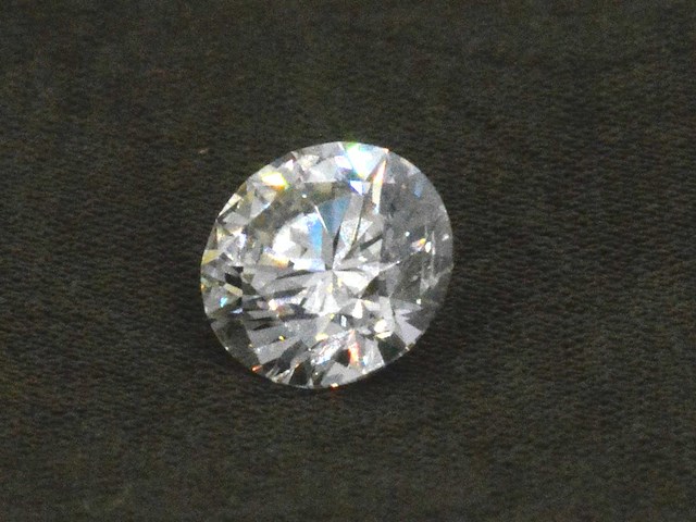 Diamant 0.76 carat natuurlijke diamant gecertificeerd - afbeelding 1 van  3