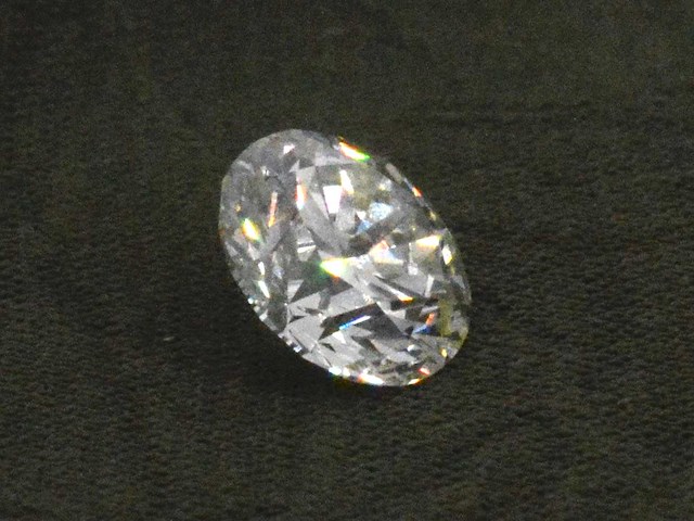 Diamant 0.76 carat natuurlijke diamant gecertificeerd - afbeelding 2 van  3