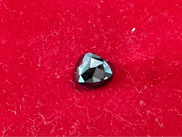 Diamant 3.81 carat zwarte diamant hartvorm gecertificeerd - afbeelding 2 van  6