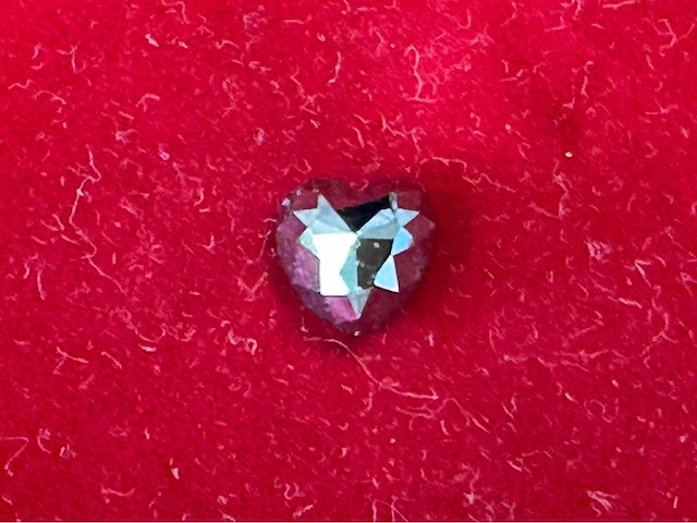 Diamant 3.81 carat zwarte diamant hartvorm gecertificeerd - afbeelding 4 van  6