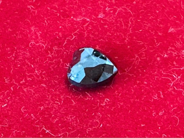 Diamant 3.81 carat zwarte diamant hartvorm gecertificeerd - afbeelding 5 van  6