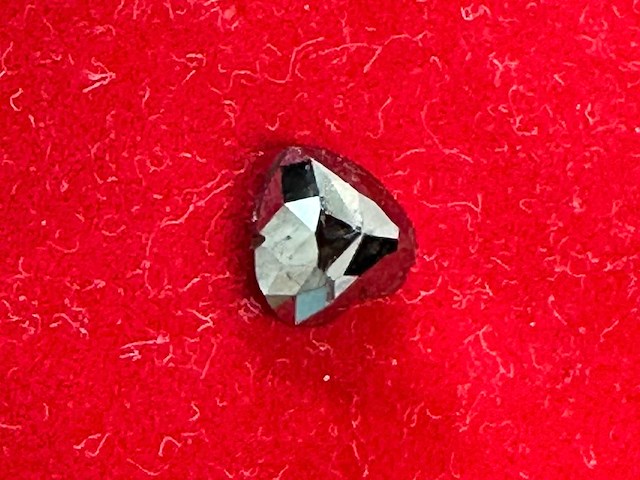 Diamant 3.81 carat zwarte diamant hartvorm gecertificeerd - afbeelding 6 van  6