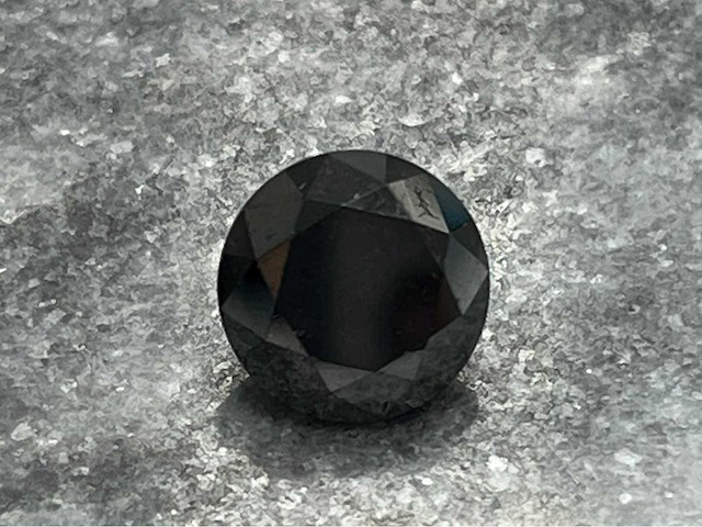 Diamant 6.10 carat zwarte natuurlijke diamant - afbeelding 1 van  4