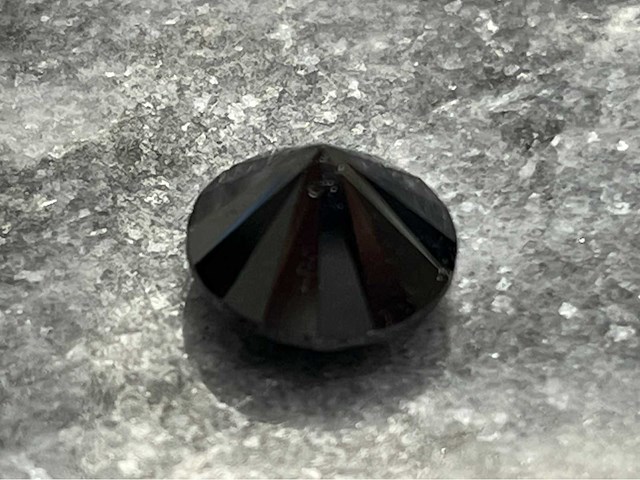Diamant 6.10 carat zwarte natuurlijke diamant - afbeelding 2 van  4