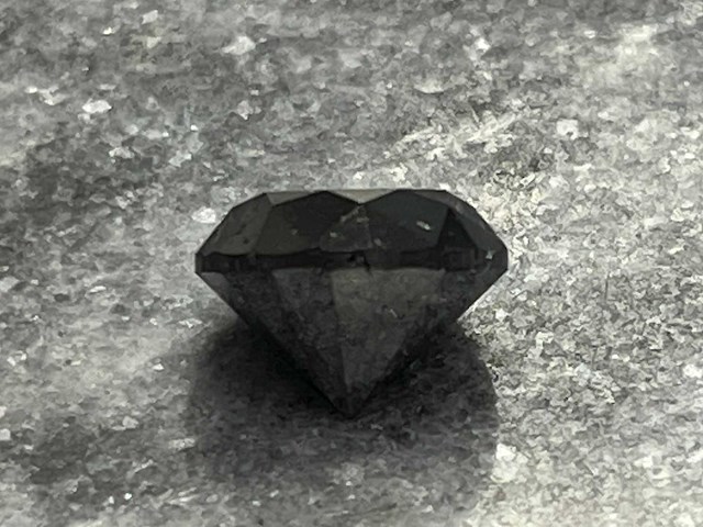 Diamant 6.10 carat zwarte natuurlijke diamant - afbeelding 4 van  4