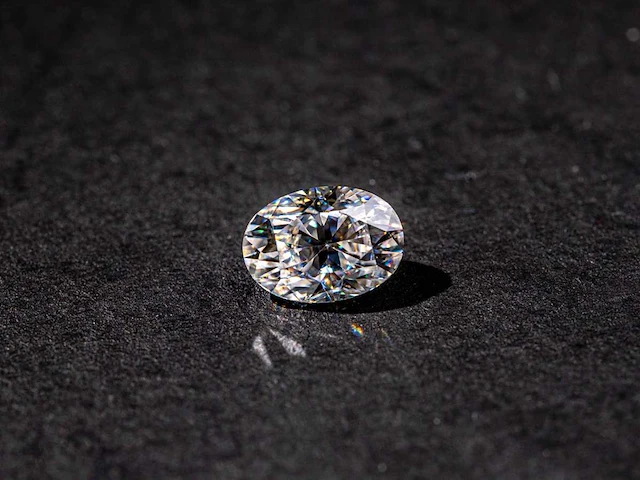 Diamant-ovaal vorm 2 ct's - igi gecertificeerd f vs2 - afbeelding 2 van  3