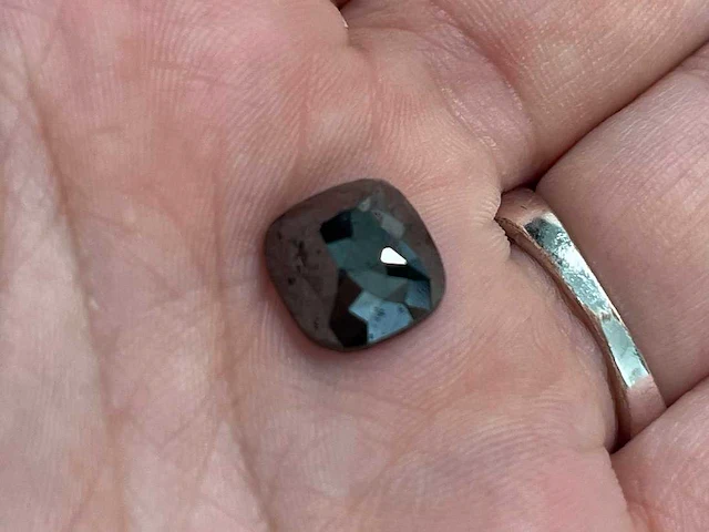 Diamant zwart 4.05 ct - afbeelding 2 van  3