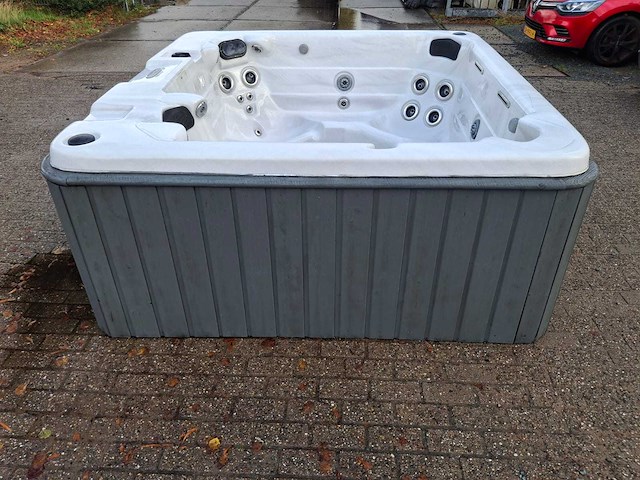 Diamante spa 6 persoons jacuzzi en buitenspa - afbeelding 17 van  30