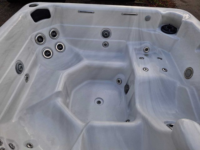 Diamante spa 6 persoons jacuzzi en buitenspa - afbeelding 4 van  30