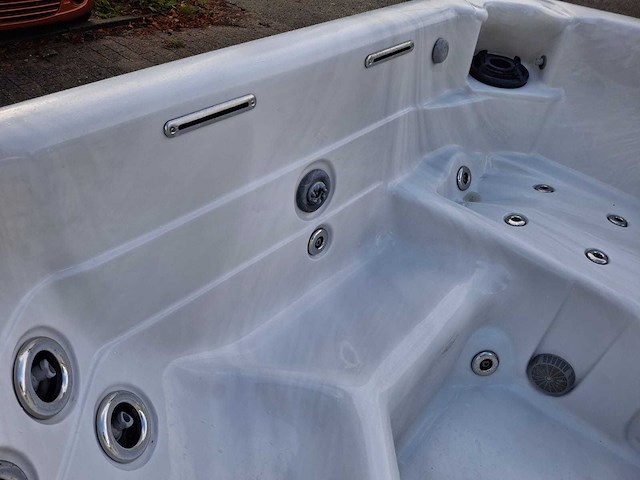 Diamante spa 6 persoons jacuzzi en buitenspa - afbeelding 11 van  30