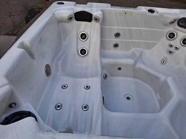 Diamante spa 6 persoons jacuzzi en buitenspa - afbeelding 14 van  30