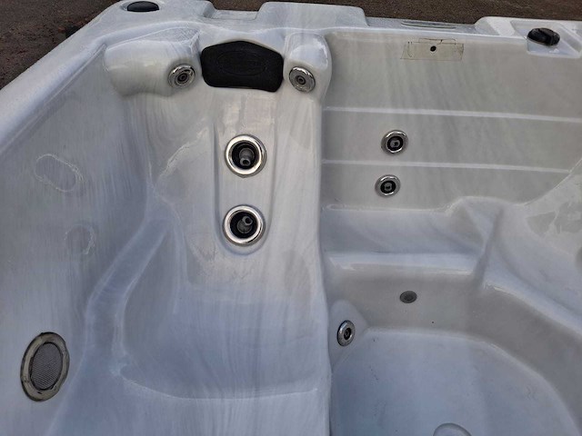 Diamante spa 6 persoons jacuzzi en buitenspa - afbeelding 15 van  30