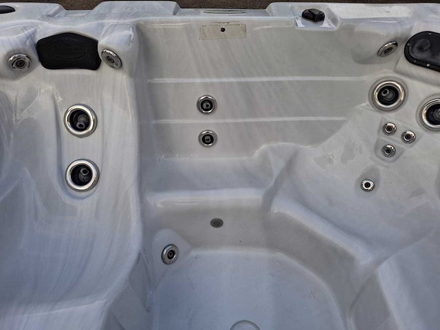 Diamante spa 6 persoons jacuzzi en buitenspa - afbeelding 16 van  30