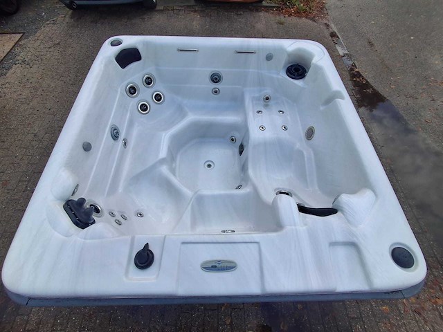 Diamante spa 6 persoons jacuzzi en buitenspa - afbeelding 1 van  30