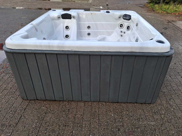 Diamante spa 6 persoons jacuzzi en buitenspa - afbeelding 28 van  30