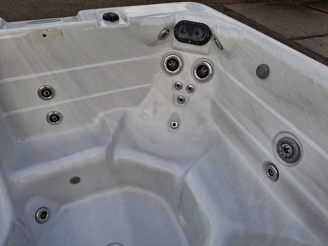 Diamante spa 6 persoons jacuzzi en buitenspa - afbeelding 5 van  30