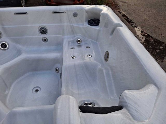 Diamante spa 6 persoons jacuzzi en buitenspa - afbeelding 14 van  30