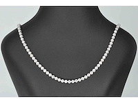 Diamanten tennis collier met 107 briljant geslepen diamanten