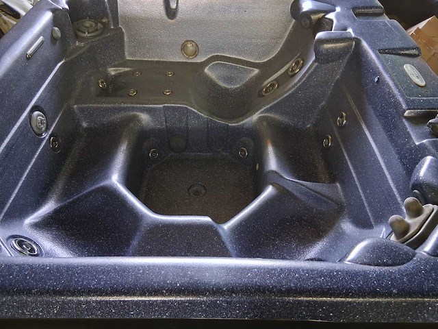 Diamond spa jacuzzi - afbeelding 2 van  2