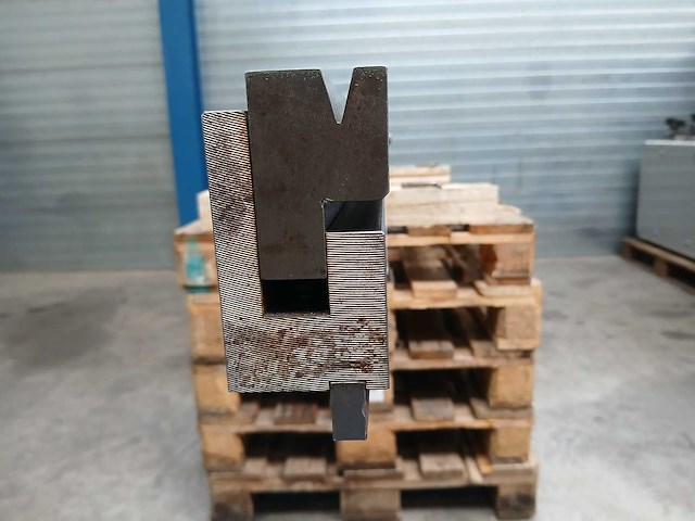 Dichtdruk - fels stempel - onder gereedschap - afbeelding 1 van  8