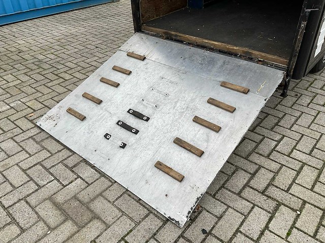 Dichte aanhangwagen - afbeelding 9 van  17