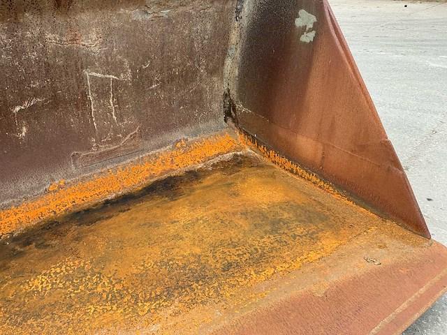 Dichte bak - digging bucket - afbeelding 10 van  10