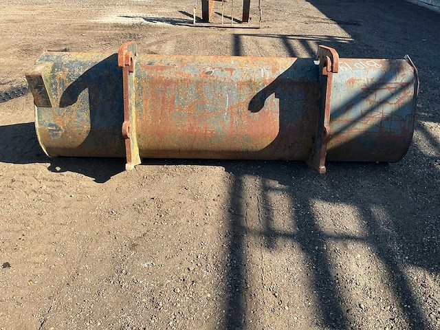 Dichte bak 2450mm passend dieci voorzetapparatuur - afbeelding 6 van  11