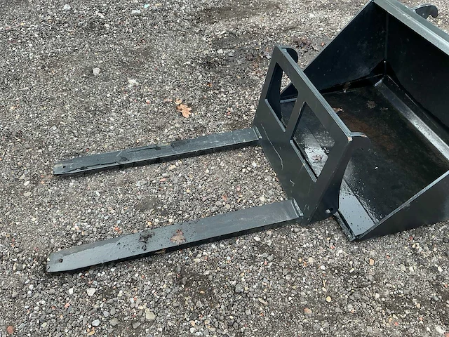 Dichte bak 770mm en lepelbord 550mm ongebruikt voorzetapparatuur - afbeelding 2 van  13