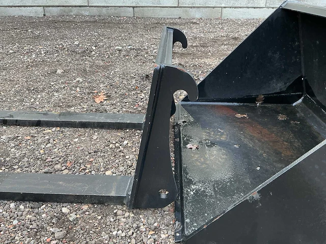 Dichte bak 770mm en lepelbord 550mm ongebruikt voorzetapparatuur - afbeelding 3 van  13
