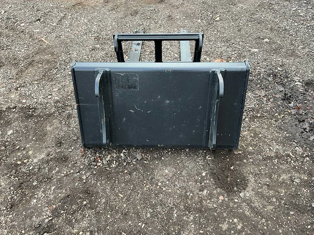 Dichte bak 770mm en lepelbord 550mm ongebruikt voorzetapparatuur - afbeelding 8 van  13