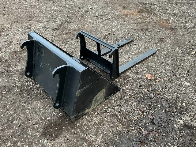 Dichte bak 770mm en lepelbord 550mm ongebruikt voorzetapparatuur - afbeelding 9 van  13