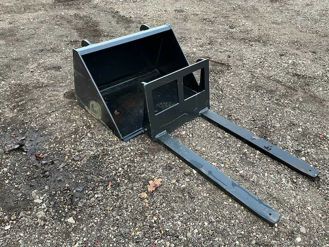 Dichte bak 770mm en lepelbord 550mm ongebruikt voorzetapparatuur - afbeelding 11 van  13