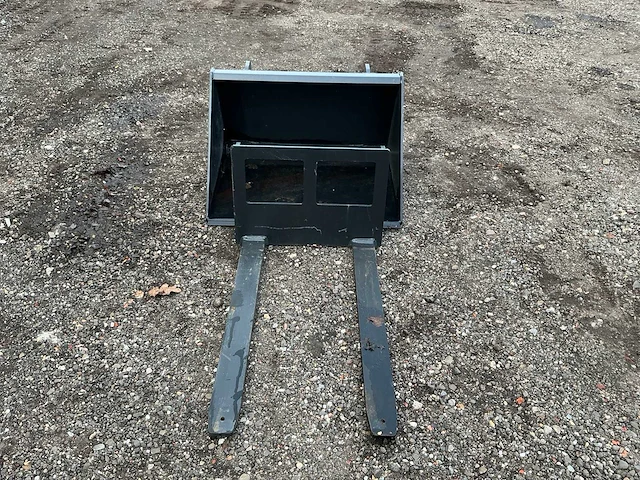 Dichte bak 770mm en lepelbord 550mm ongebruikt voorzetapparatuur - afbeelding 12 van  13