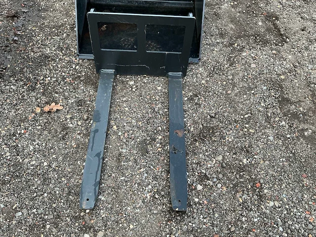 Dichte bak 770mm en lepelbord 550mm ongebruikt voorzetapparatuur - afbeelding 13 van  13