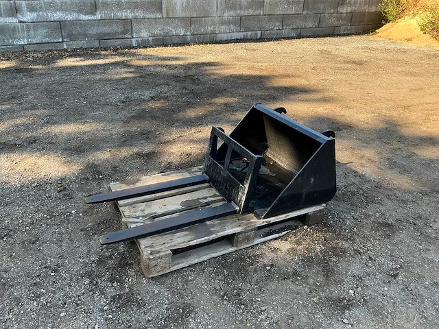 Dichte bak 770mm + lepel bord 545mm graafbak - afbeelding 1 van  13