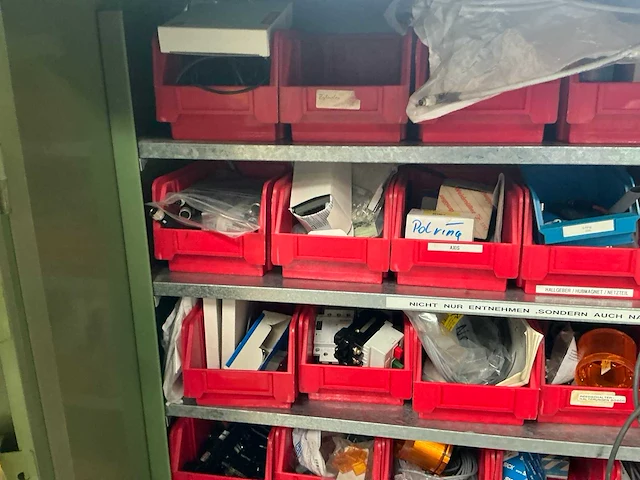 Dick magazijnkast met inhoud - afbeelding 4 van  12