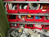 Dick magazijnkast met inhoud - afbeelding 12 van  12