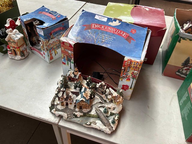 Dickensville kerstdorp - afbeelding 2 van  2