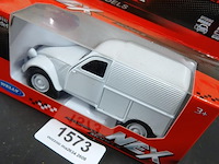 Die-cast schaalmodel citroën 2cv fourgonnette - afbeelding 3 van  5