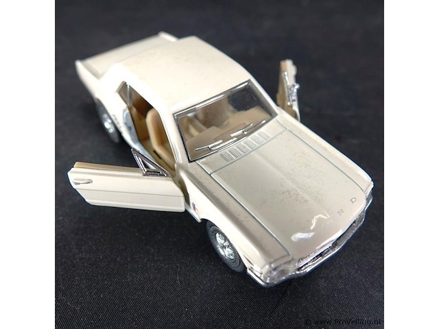 Die-cast schaalmodel ford mustang - afbeelding 2 van  3