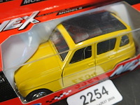 Die-cast schaalmodel renault 4 - afbeelding 3 van  5